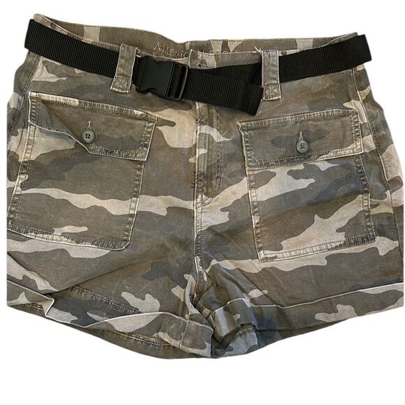 American Eagle Outfitters Pants - AMERICAN EAGLE VINTAGE SUPER HI RISE FESTIVAL Green CAMOUFLAGE Shorts 14/32W